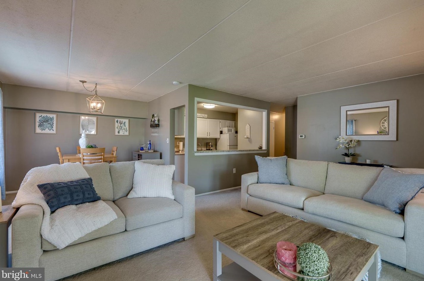 212 Valleybrook Dr, Lancaster PA  17601-4618 exterior