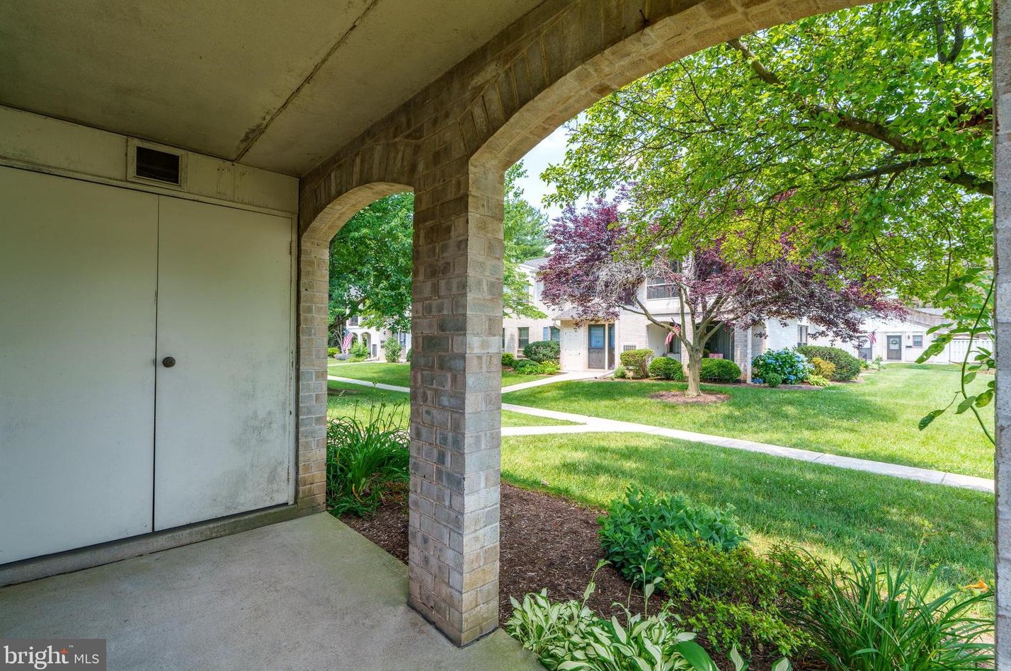 212 Valleybrook Dr, Lancaster PA  17601-4618 exterior