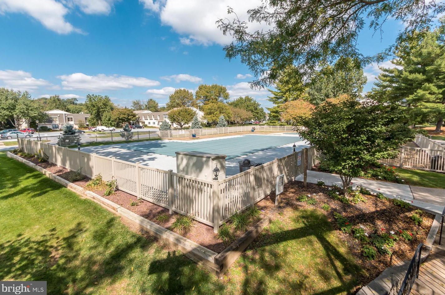 212 Valleybrook Dr, Lancaster PA  17601-4618 exterior