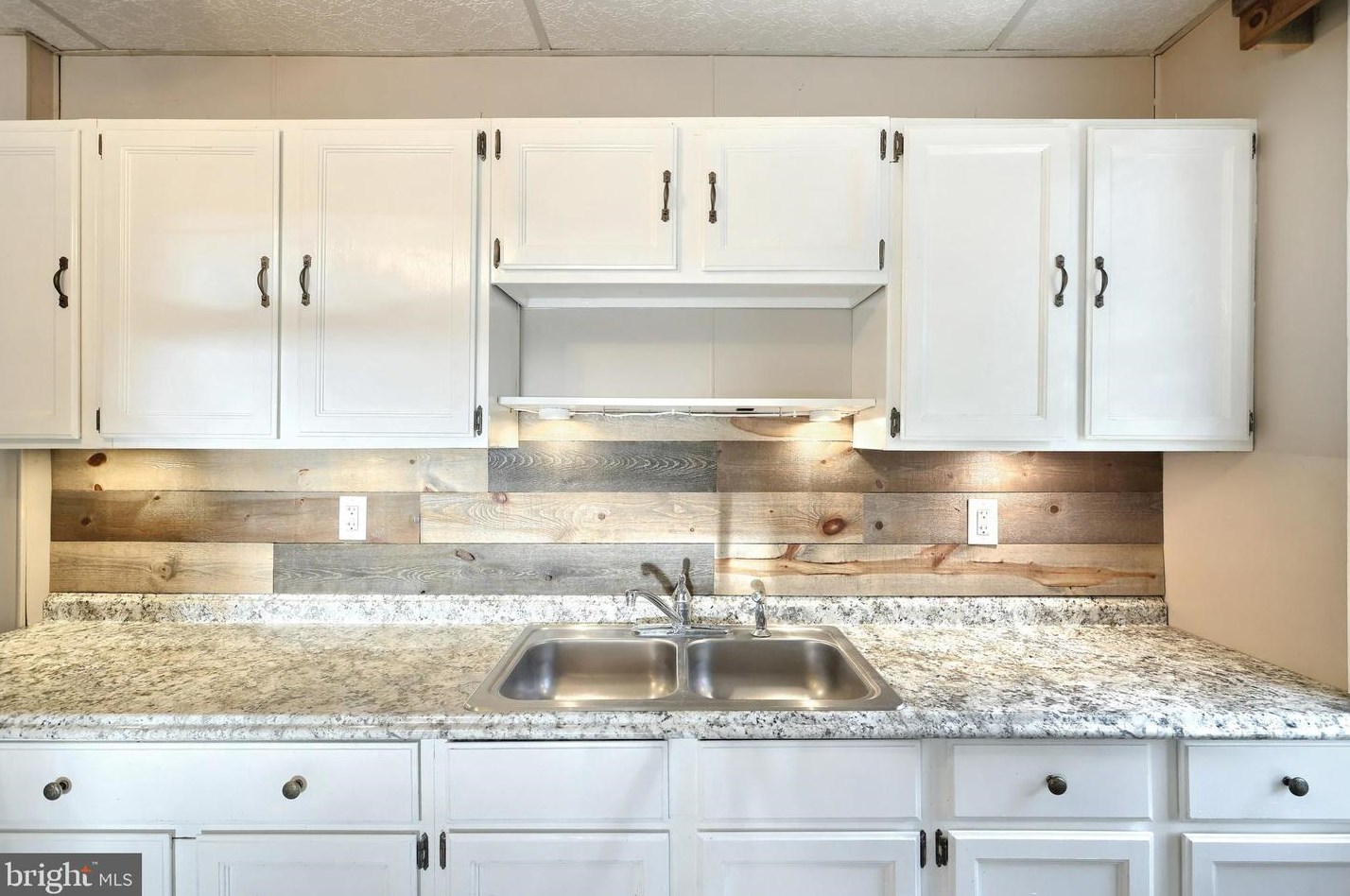 664 Wood St, Mount Joy PA  17552-2016 exterior