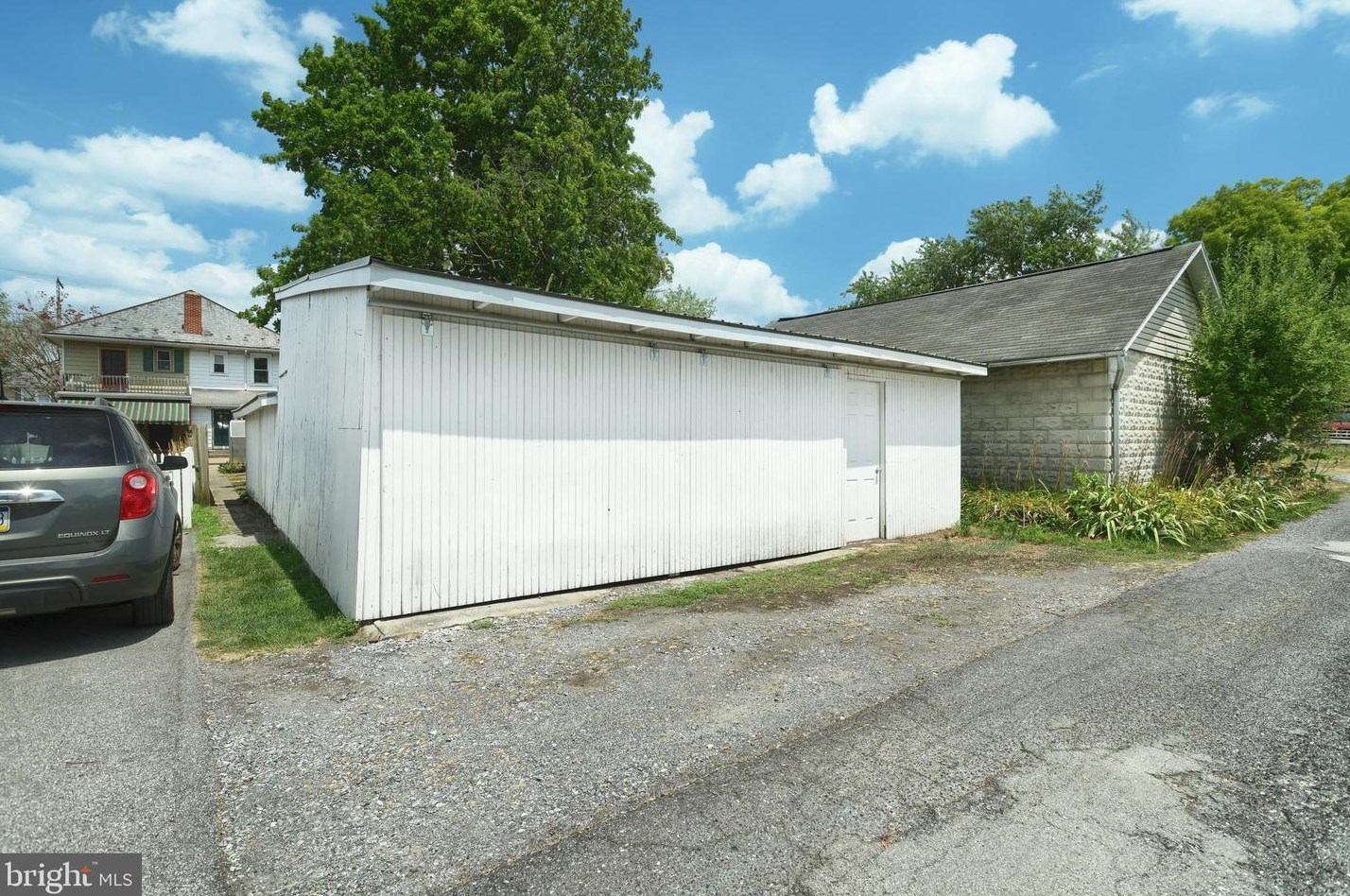 664 Wood St, Mount Joy PA  17552-2016 exterior