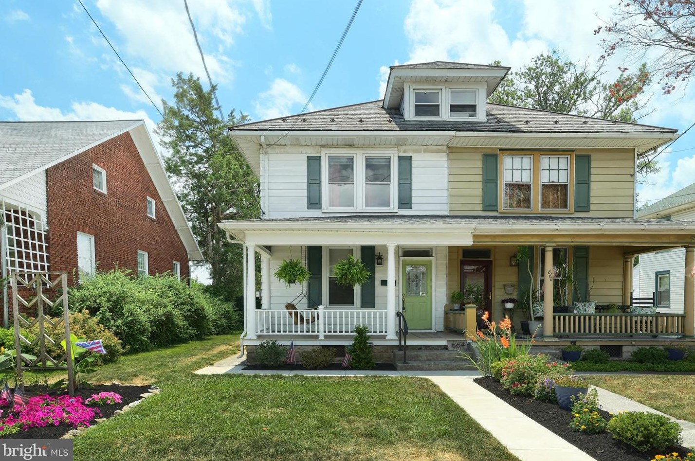 664 Wood St, Mount Joy PA  17552-2016 exterior