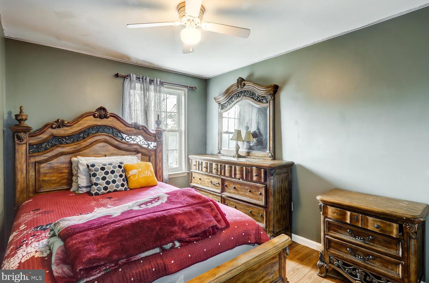 1080 Sterling Pl, Lancaster PA  17603-8837 exterior