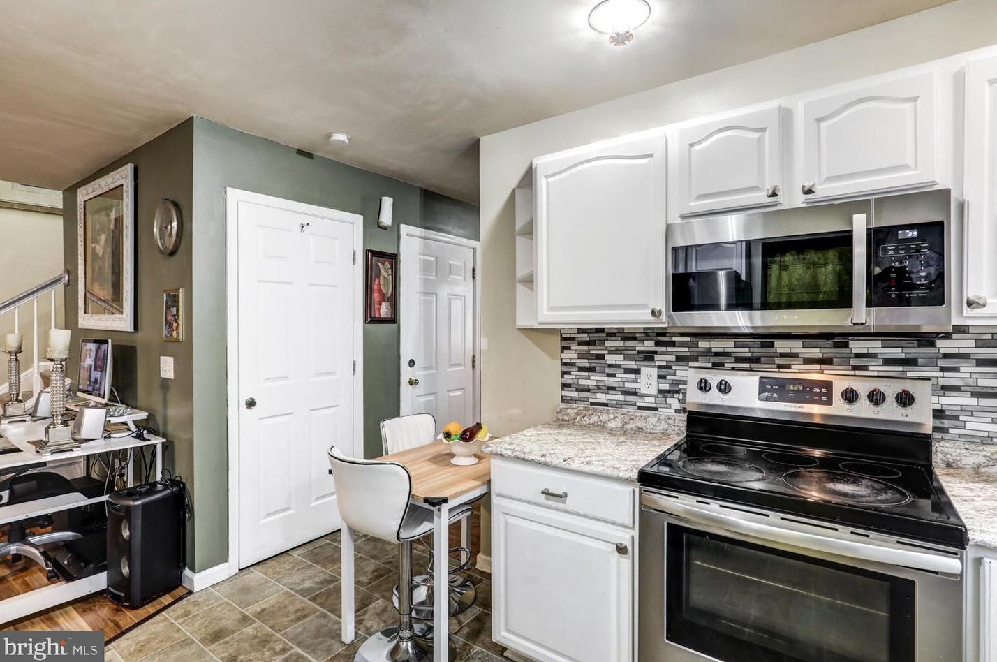 1080 Sterling Pl, Lancaster PA  17603-8837 exterior