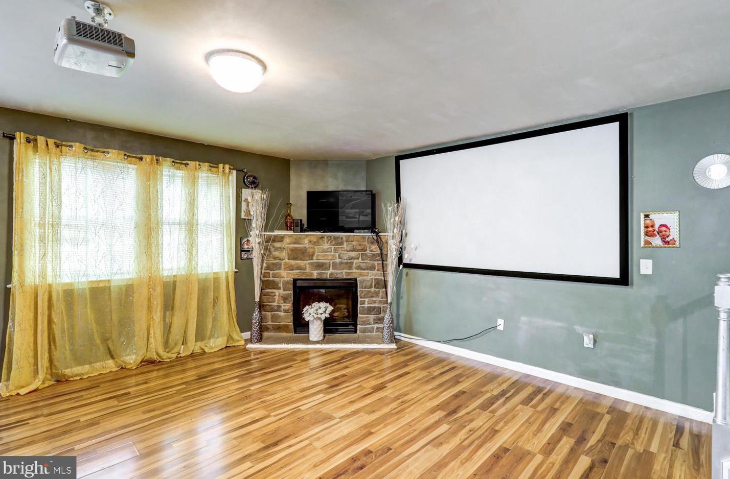 1080 Sterling Pl, Lancaster PA  17603-8837 exterior