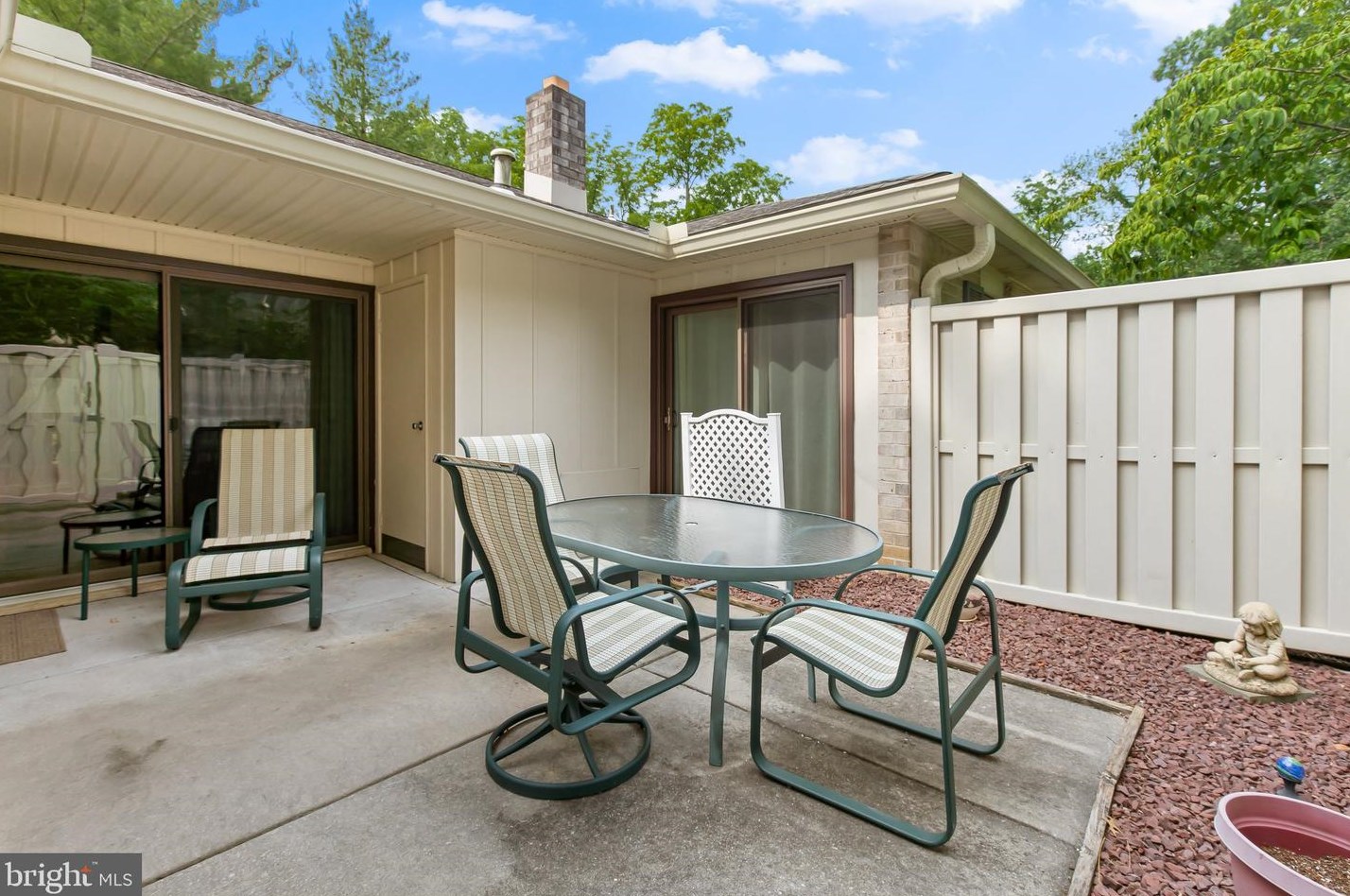 409 Valleybrook Dr, Lancaster PA  17601-4620 exterior