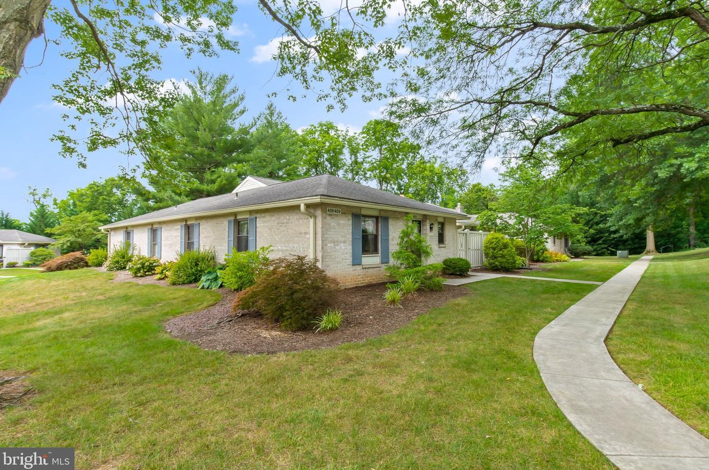 409 Valleybrook Dr, Lancaster PA  17601-4620 exterior