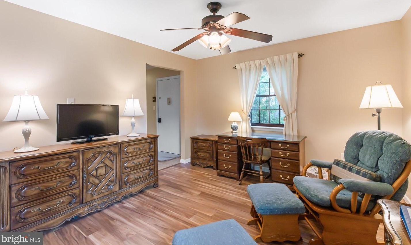 409 Valleybrook Dr, Lancaster PA  17601-4620 exterior