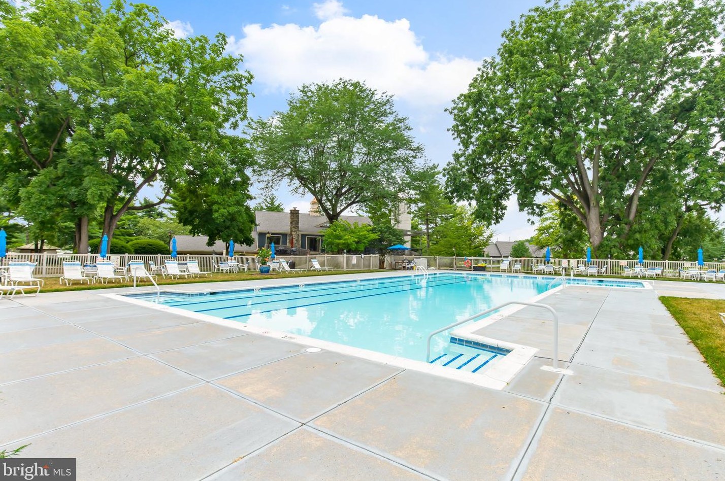 409 Valleybrook Dr, Lancaster PA  17601-4620 exterior