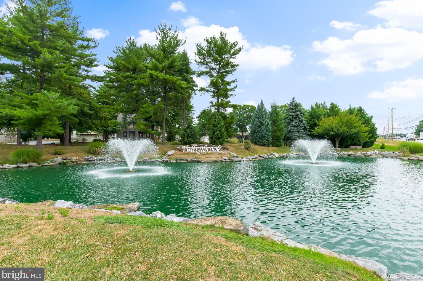 409 Valleybrook Dr, Lancaster PA  17601-4620 exterior