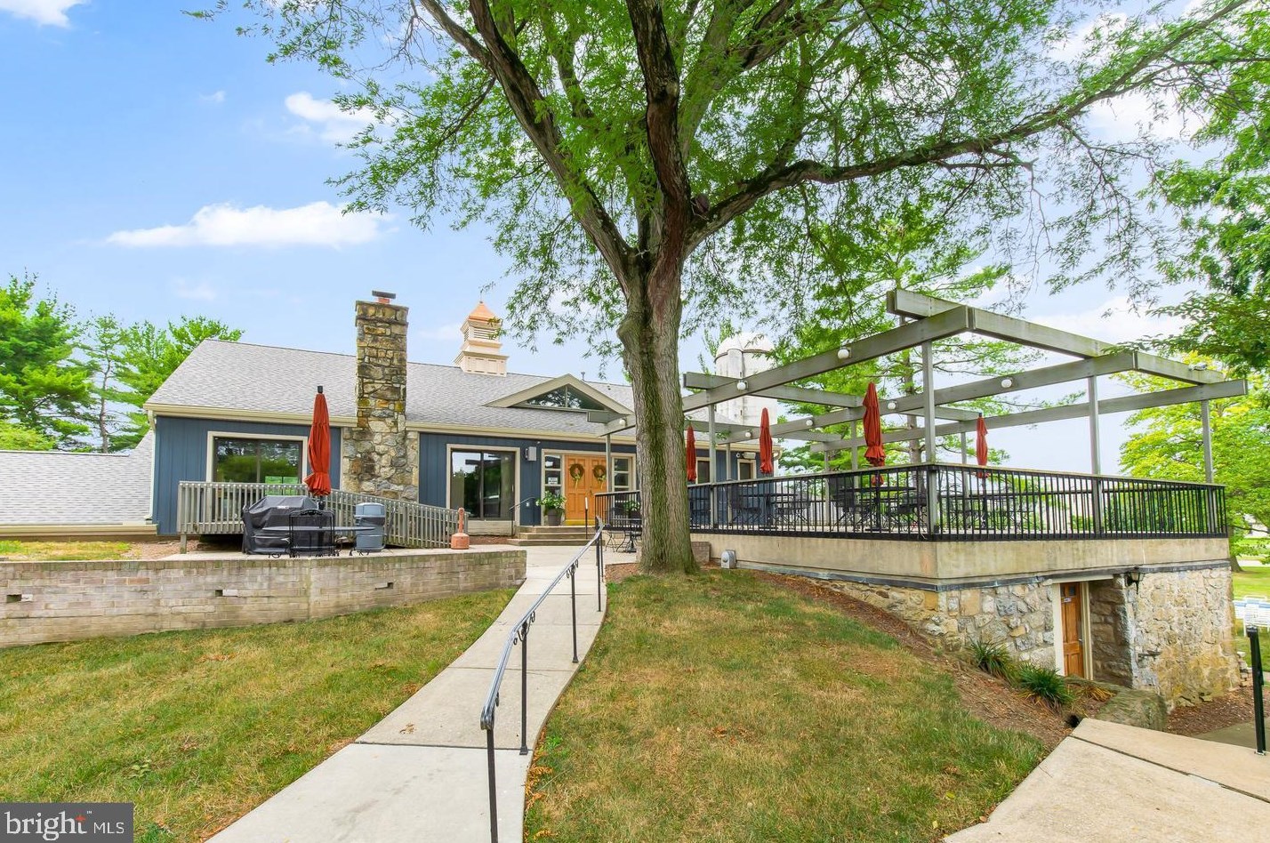 170 Valleybrook Dr, Lancaster PA  17601-4620 exterior