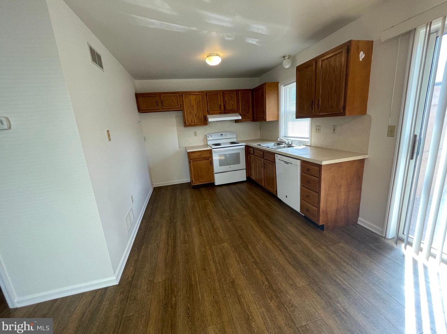 289 Greenland Dr, Lancaster PA  17602-3379 exterior