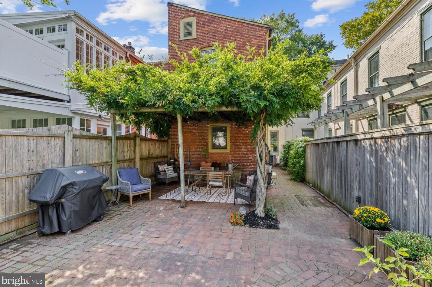 19 Shippen St, Lancaster PA 17602-2966 exterior