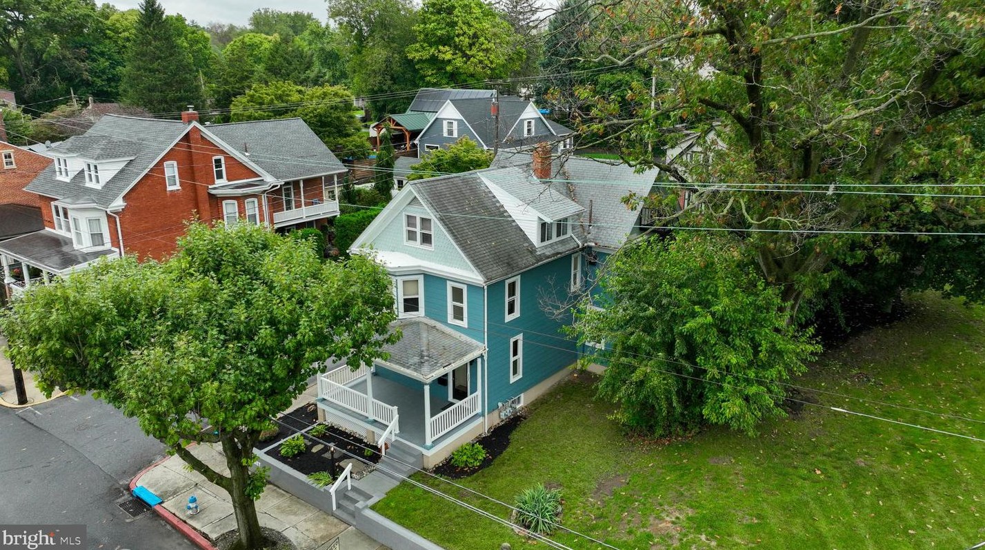 302 Market St, Marietta PA 17547-1605 exterior