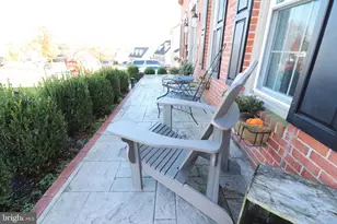 1560 S Jefferson Ct, Lancaster, PA 17602 - Photo 3