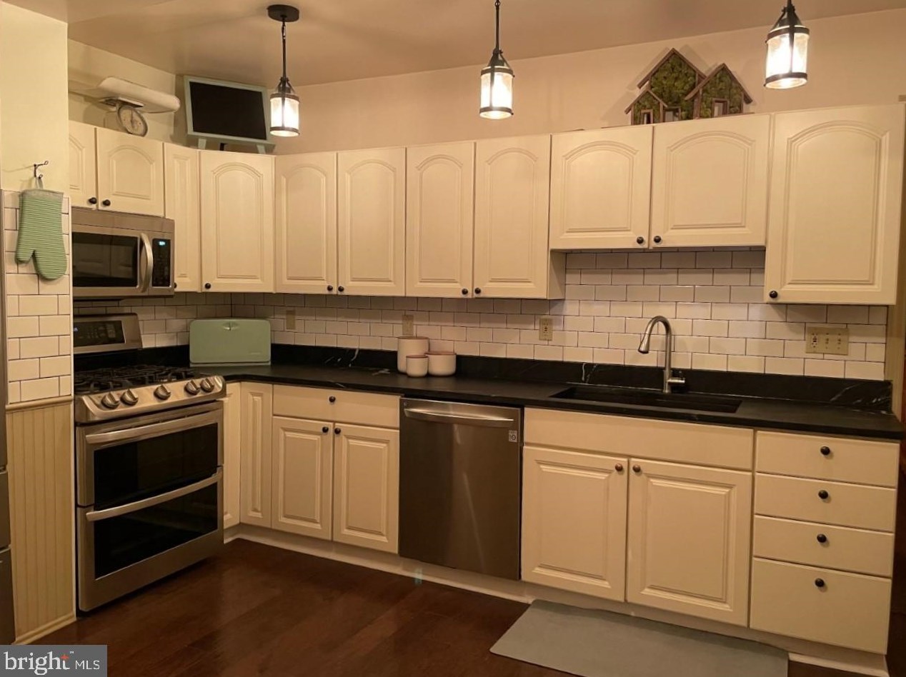 134 4 St, Emmaus PA 18049-2731 exterior