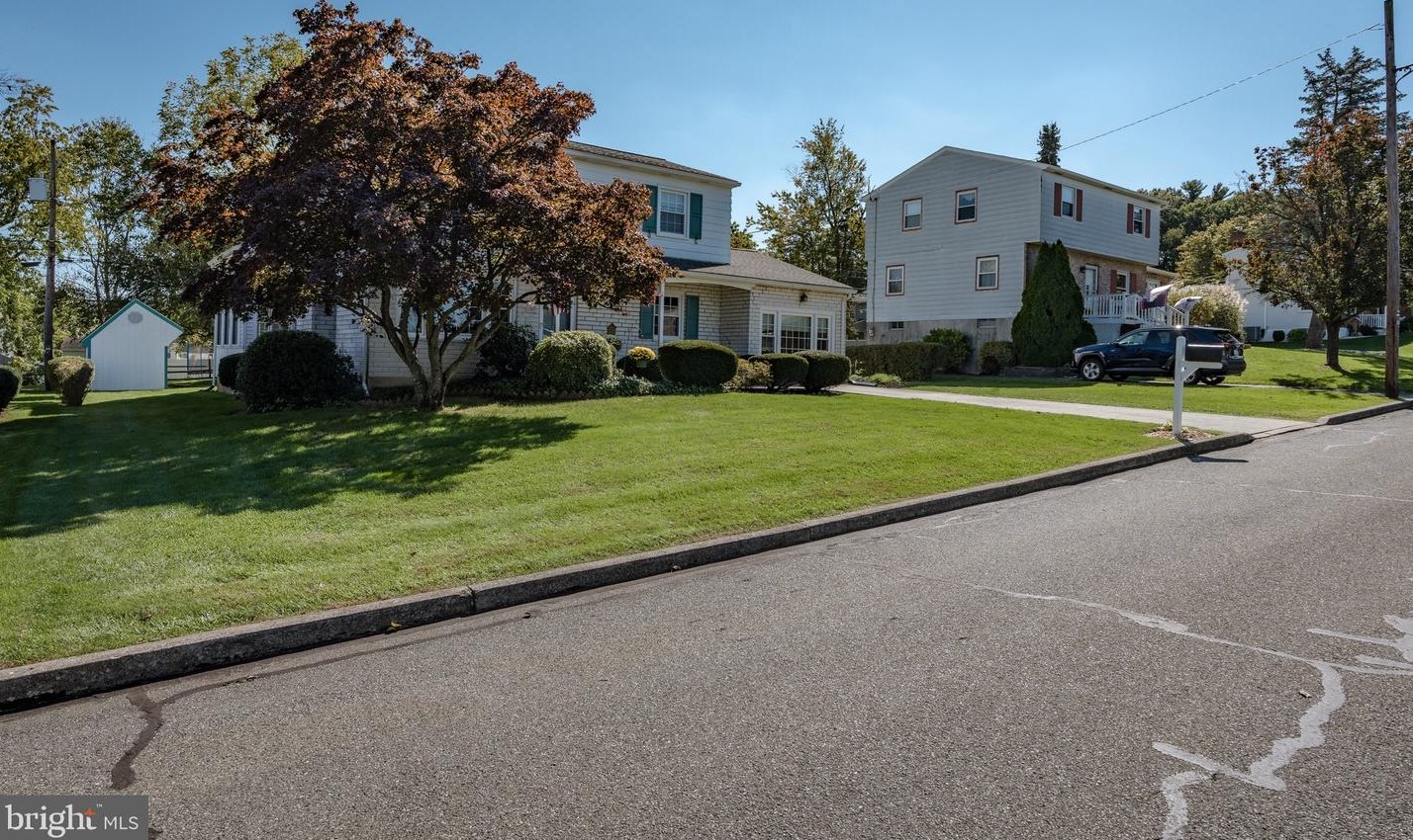 1620 Wood St, Emmaus PA  18049-3322 exterior