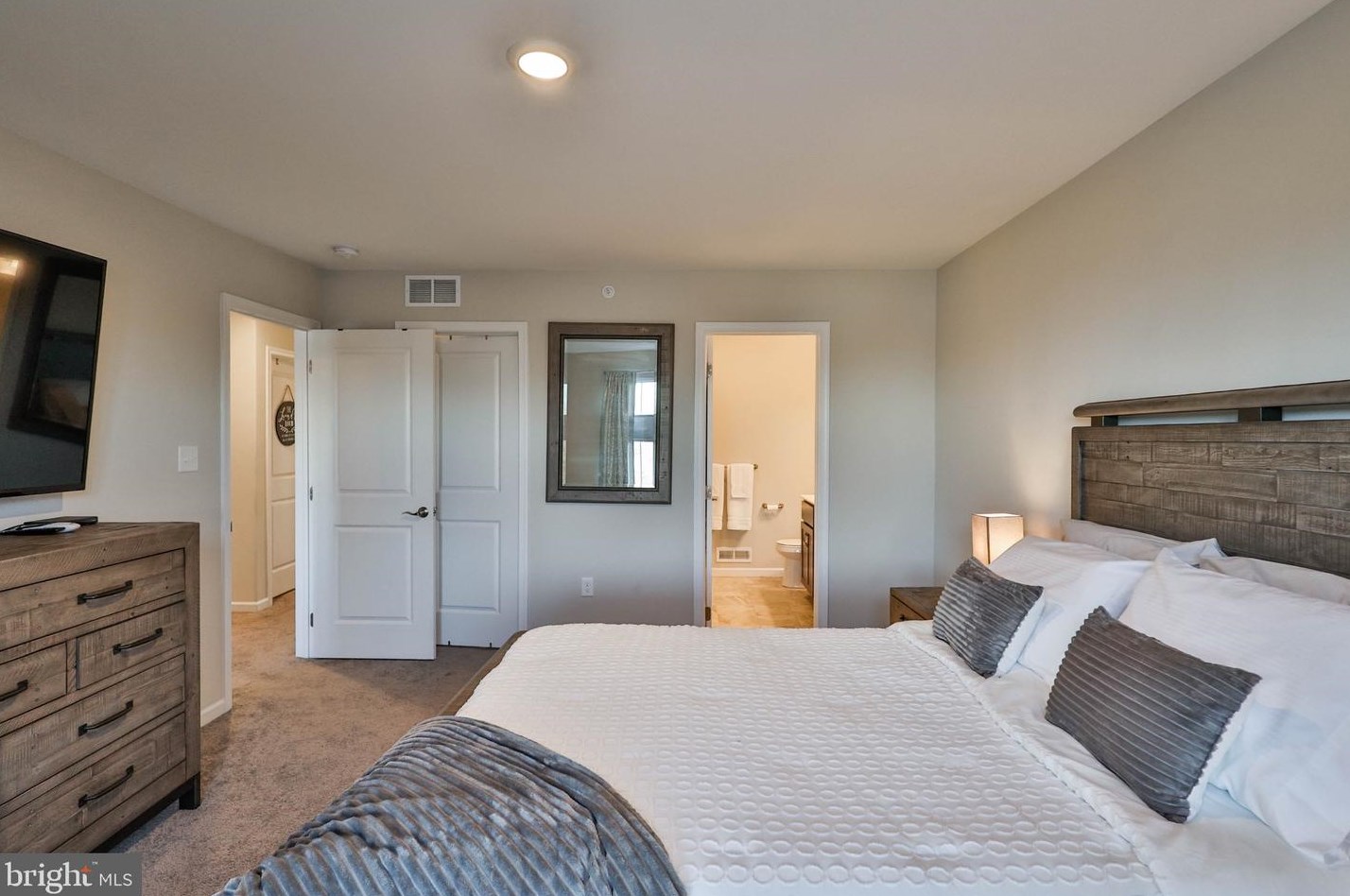 1279 Tilghman St, Emmaus PA  18049-3530 exterior