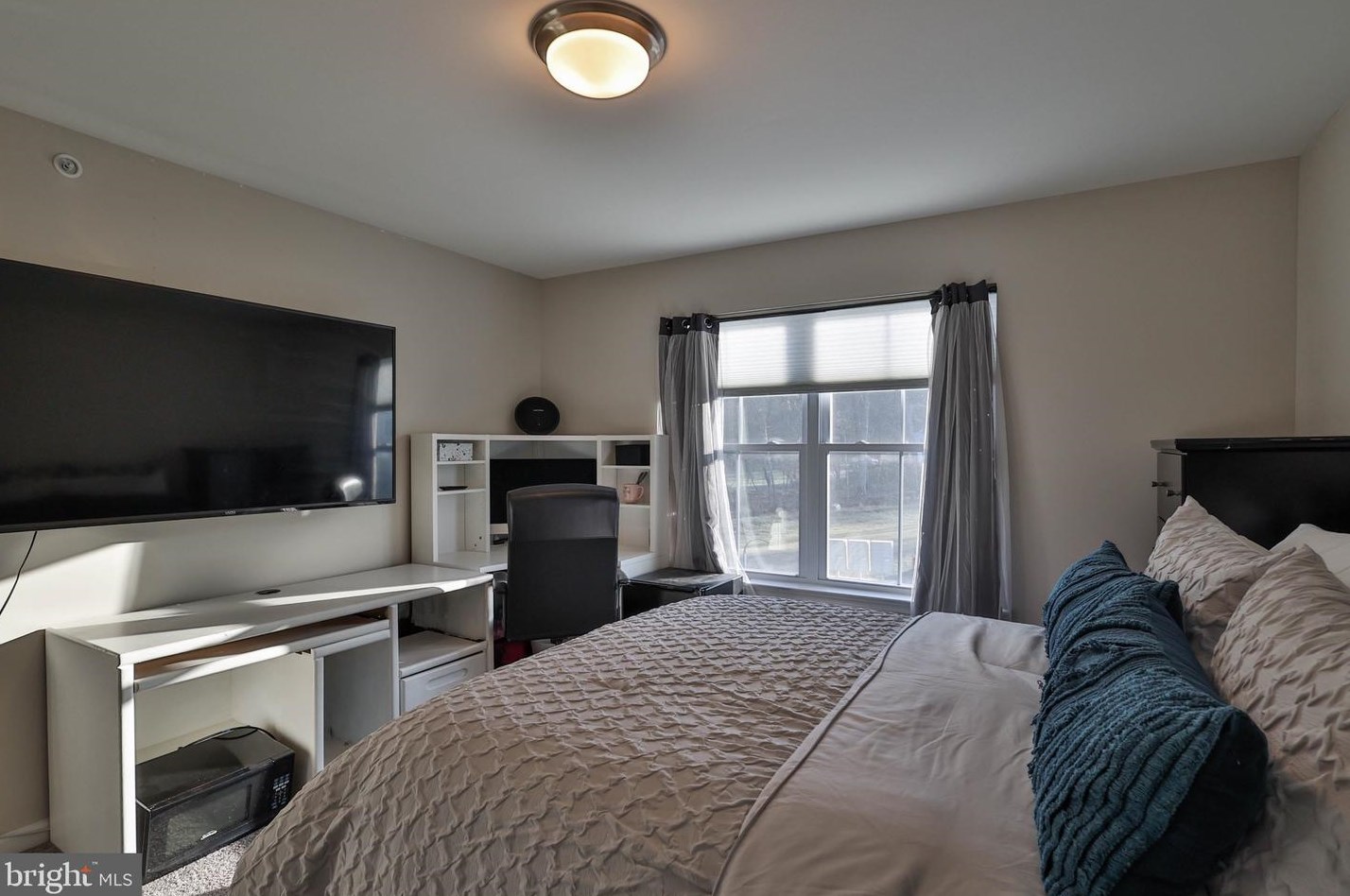 1279 Tilghman St, Emmaus PA  18049-3530 exterior