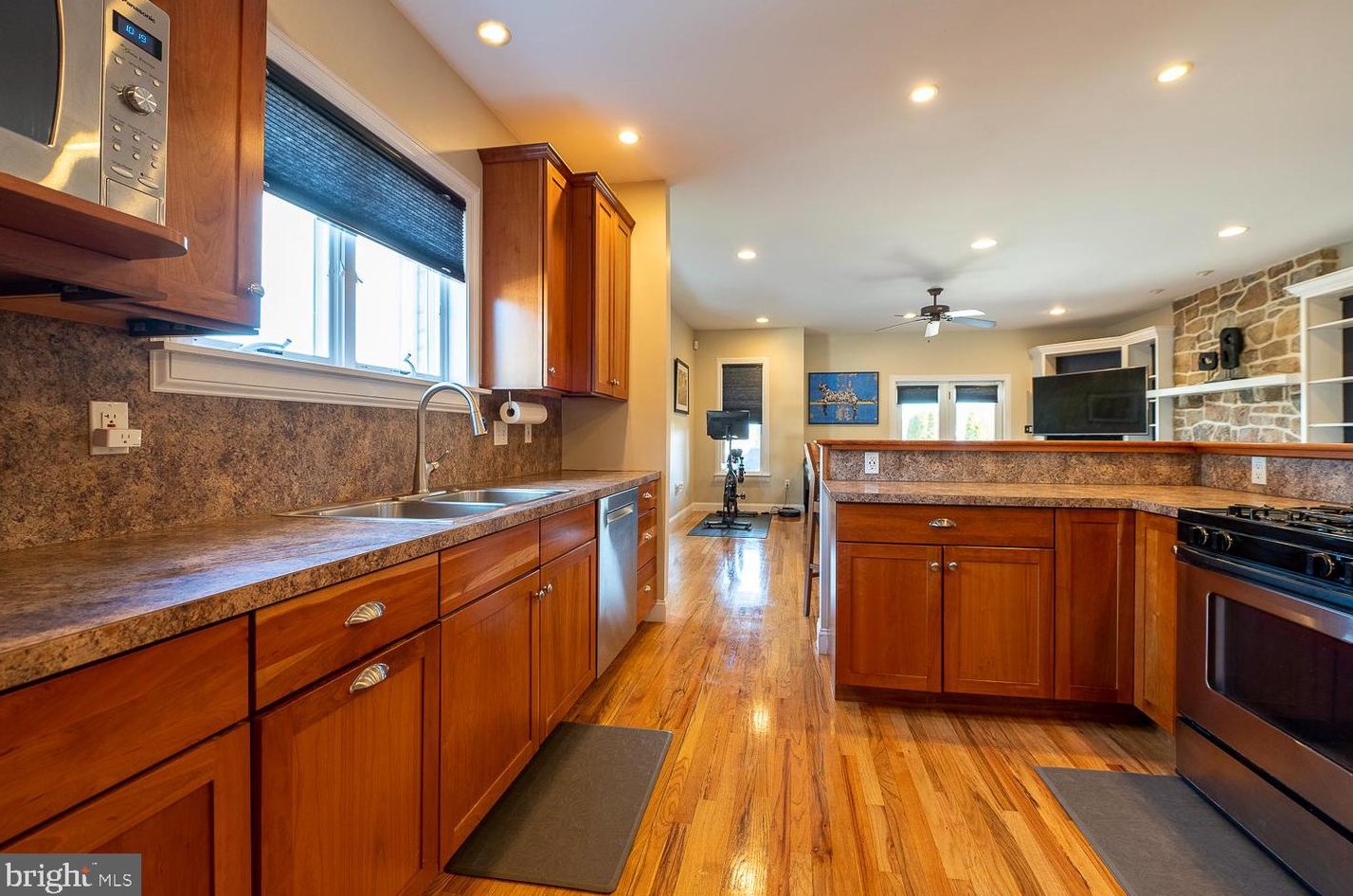 407 2 St, Emmaus PA 18049-3901 exterior