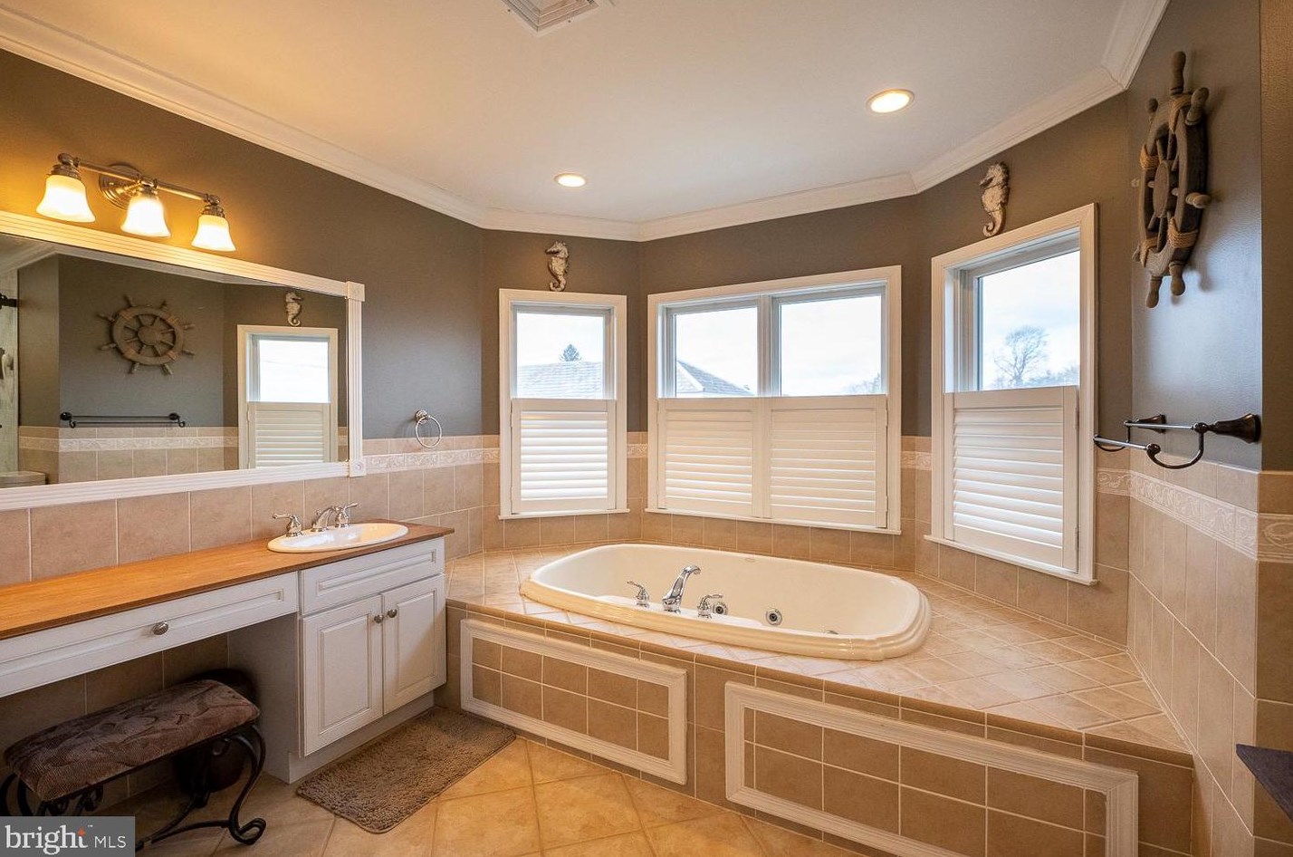 407 2 St, Emmaus PA 18049-3901 exterior