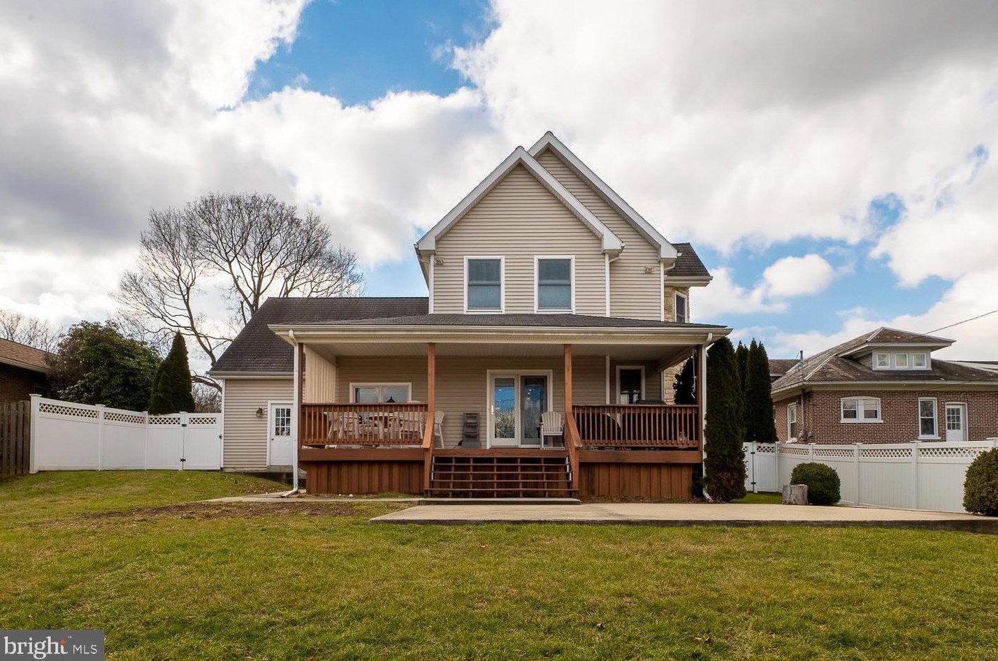 407 2 St, Emmaus PA 18049-3901 exterior