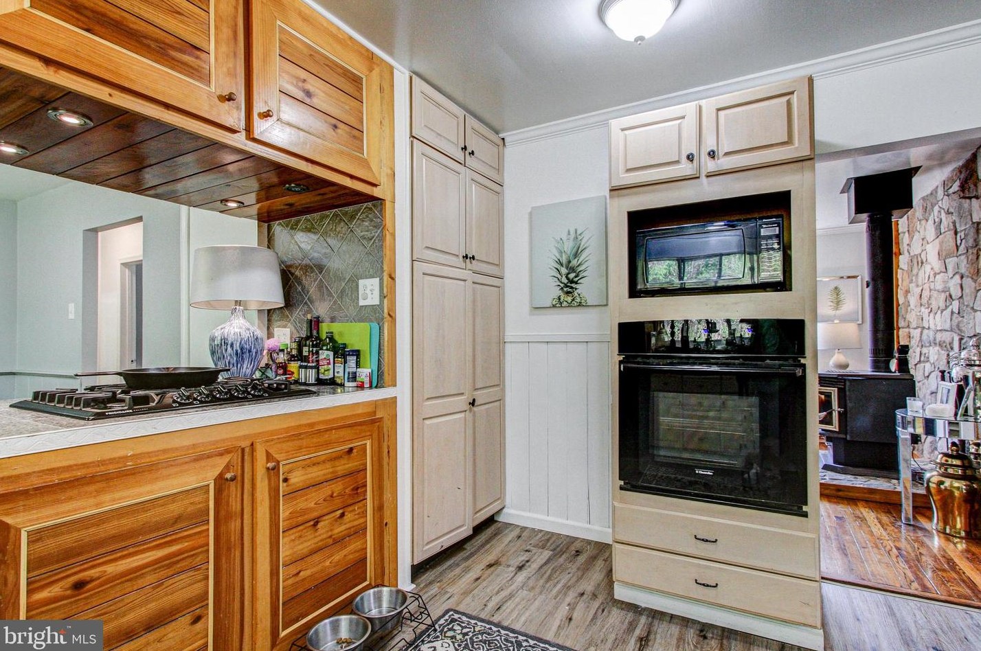 6951 Yeakels Mill Rd, Zionsville PA  18092-2337 exterior