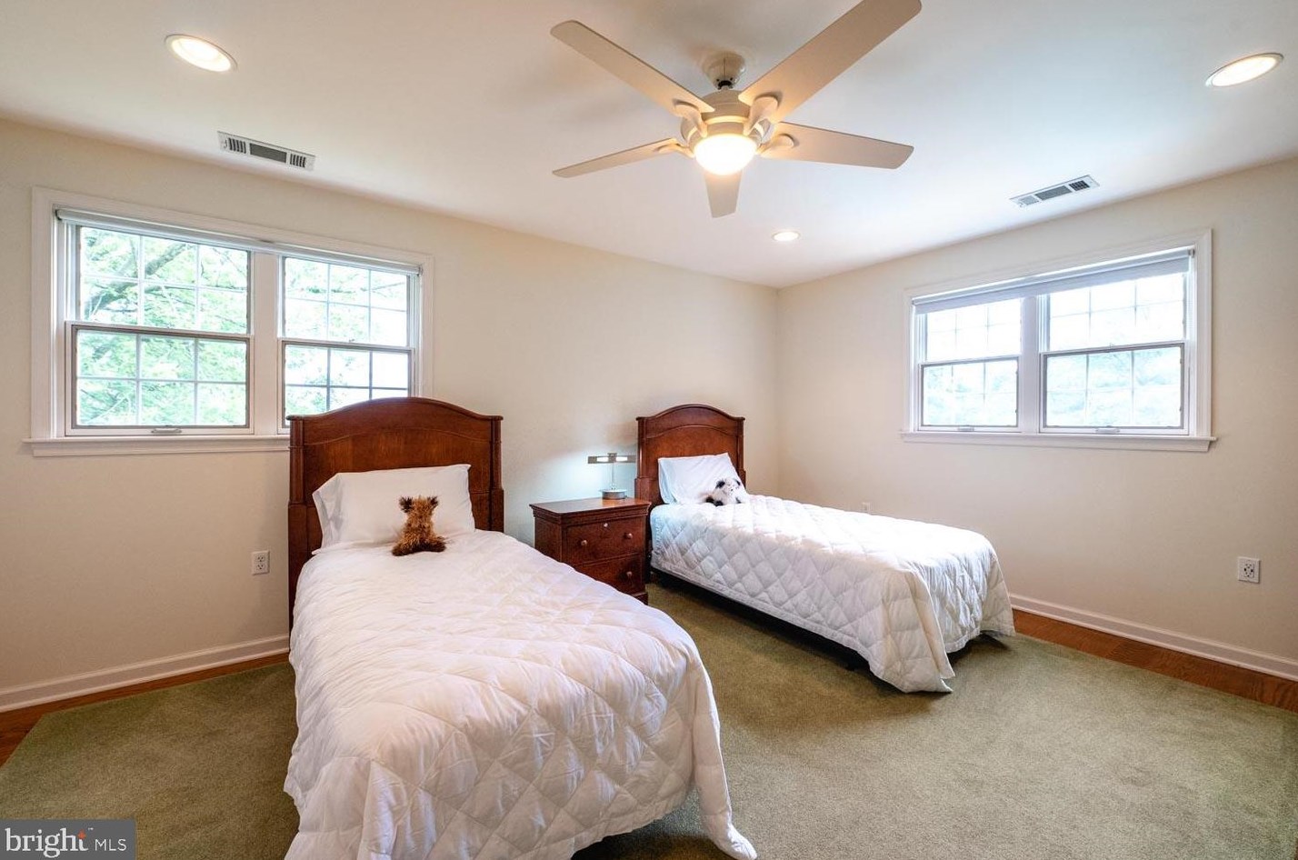 4766 5 St, Emmaus PA 18049-2331 exterior