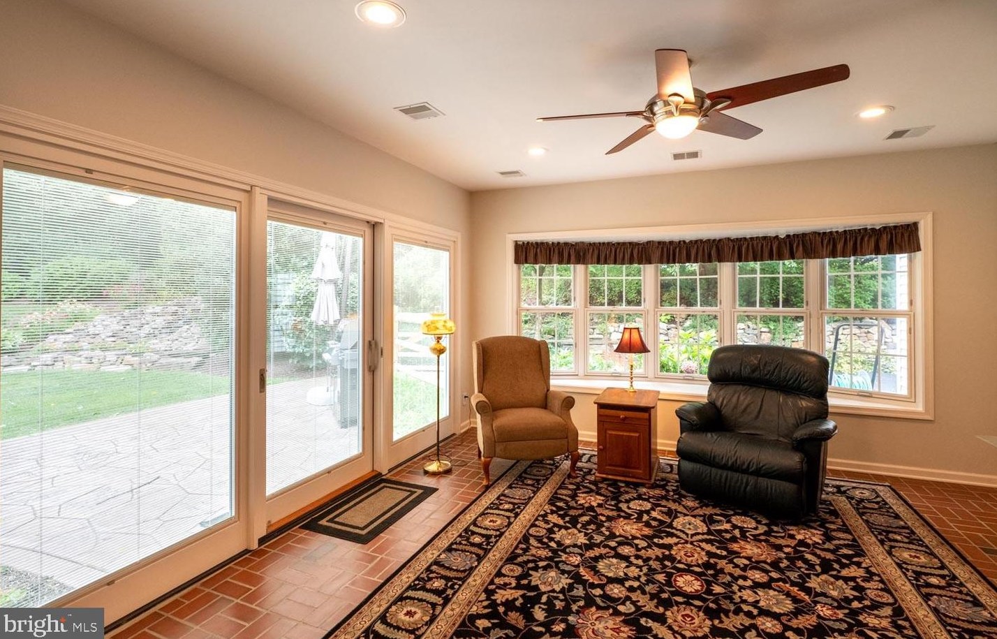 4766 5 St, Emmaus PA 18049-2331 exterior