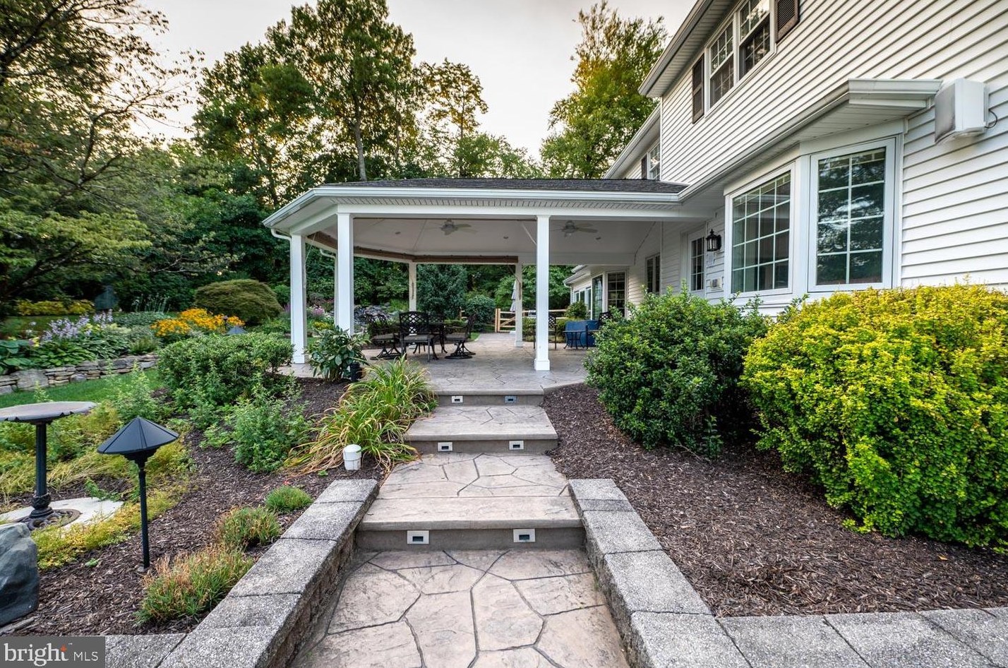 4766 5 St, Emmaus PA 18049-2331 exterior