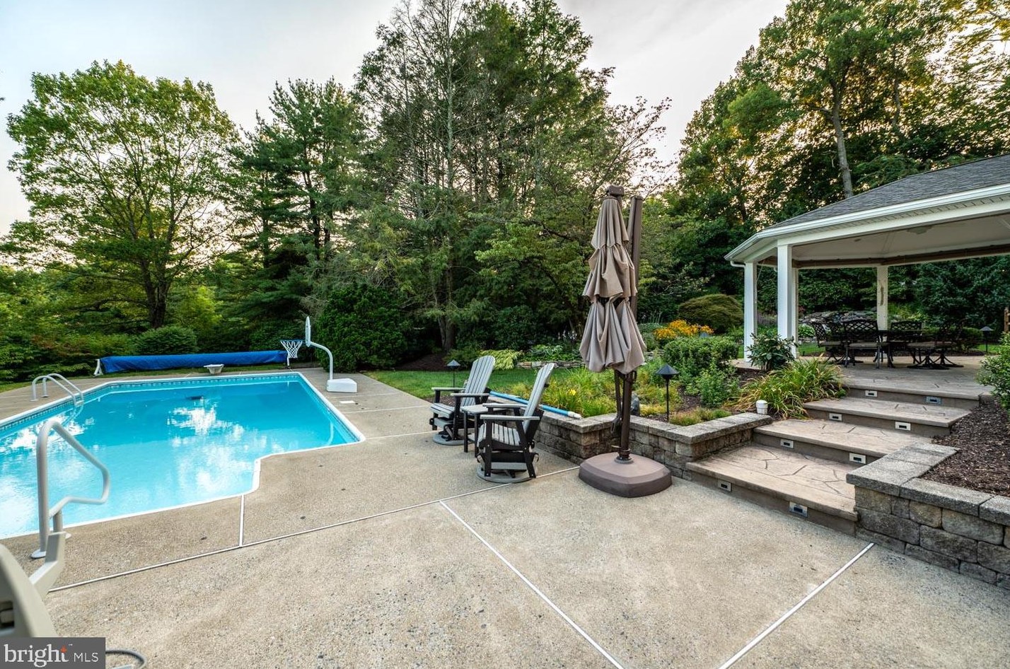 4766 5 St, Emmaus PA 18049-2331 exterior