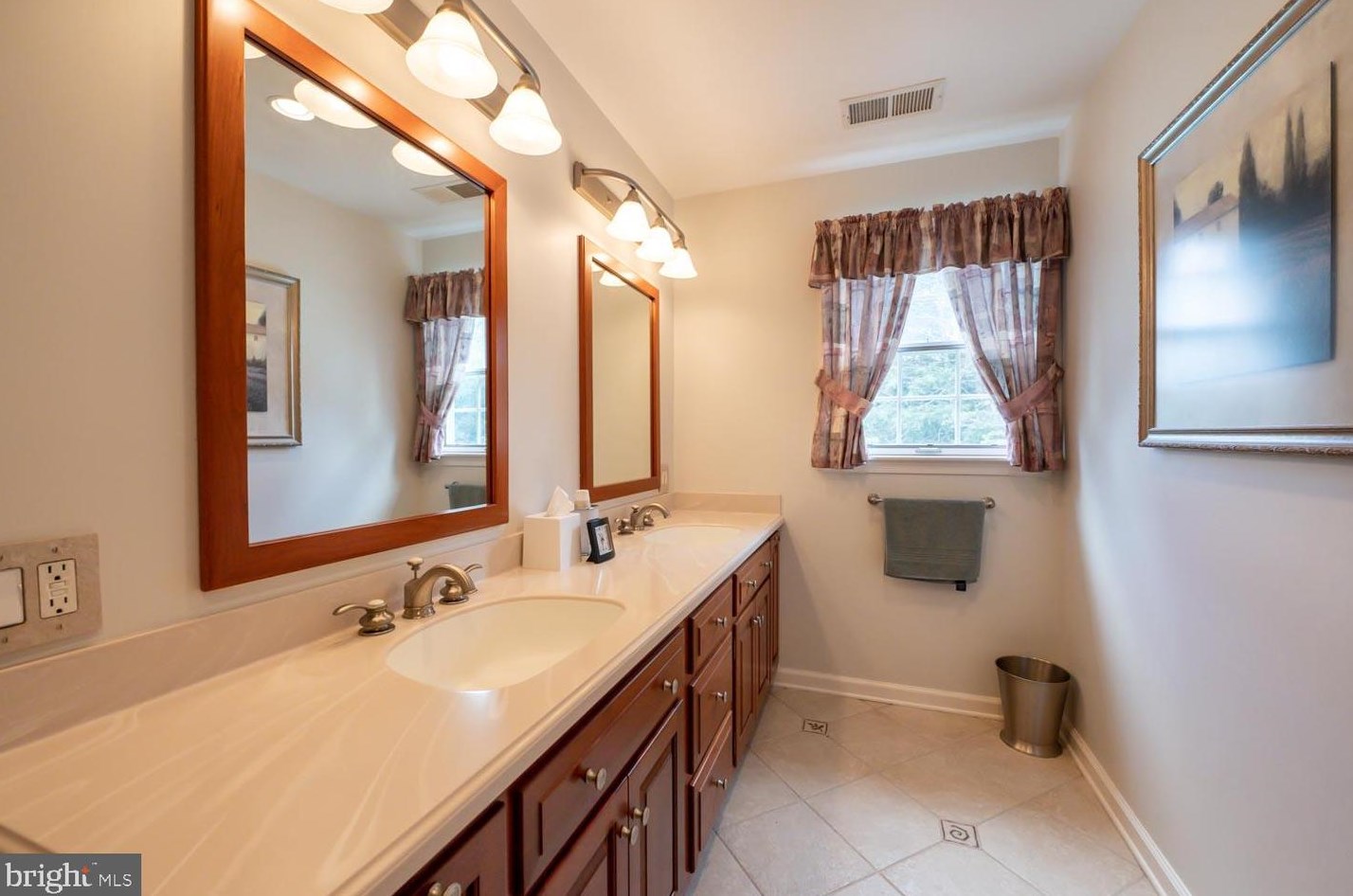 4766 5 St, Emmaus PA 18049-2331 exterior