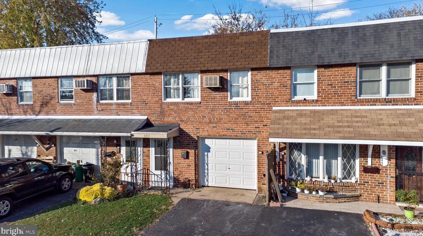 695 Brookdale St, Allentown PA  18103-4841 exterior