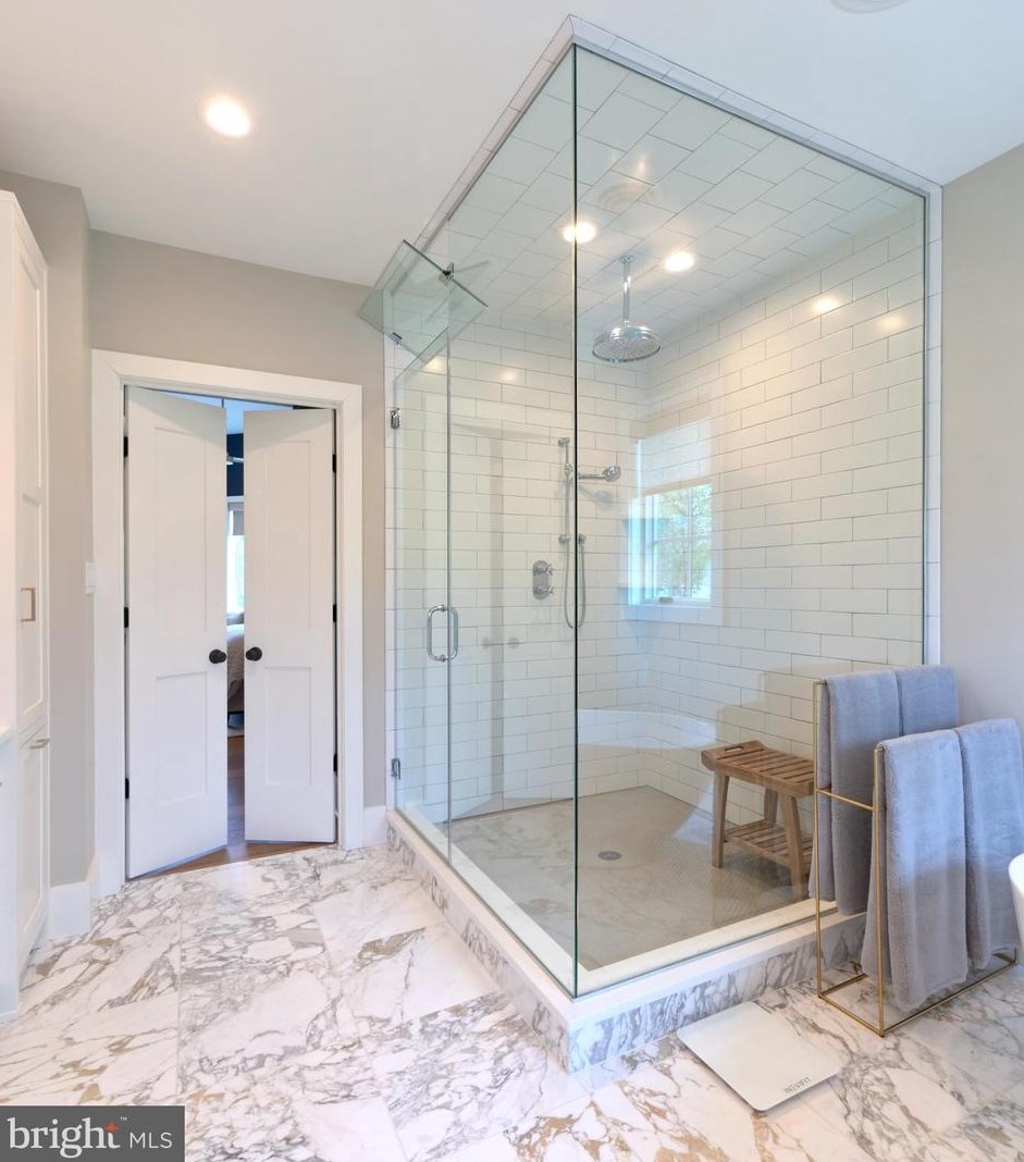 2747 Avenue Du Vlg, Bethlehem PA  18015-9117 exterior