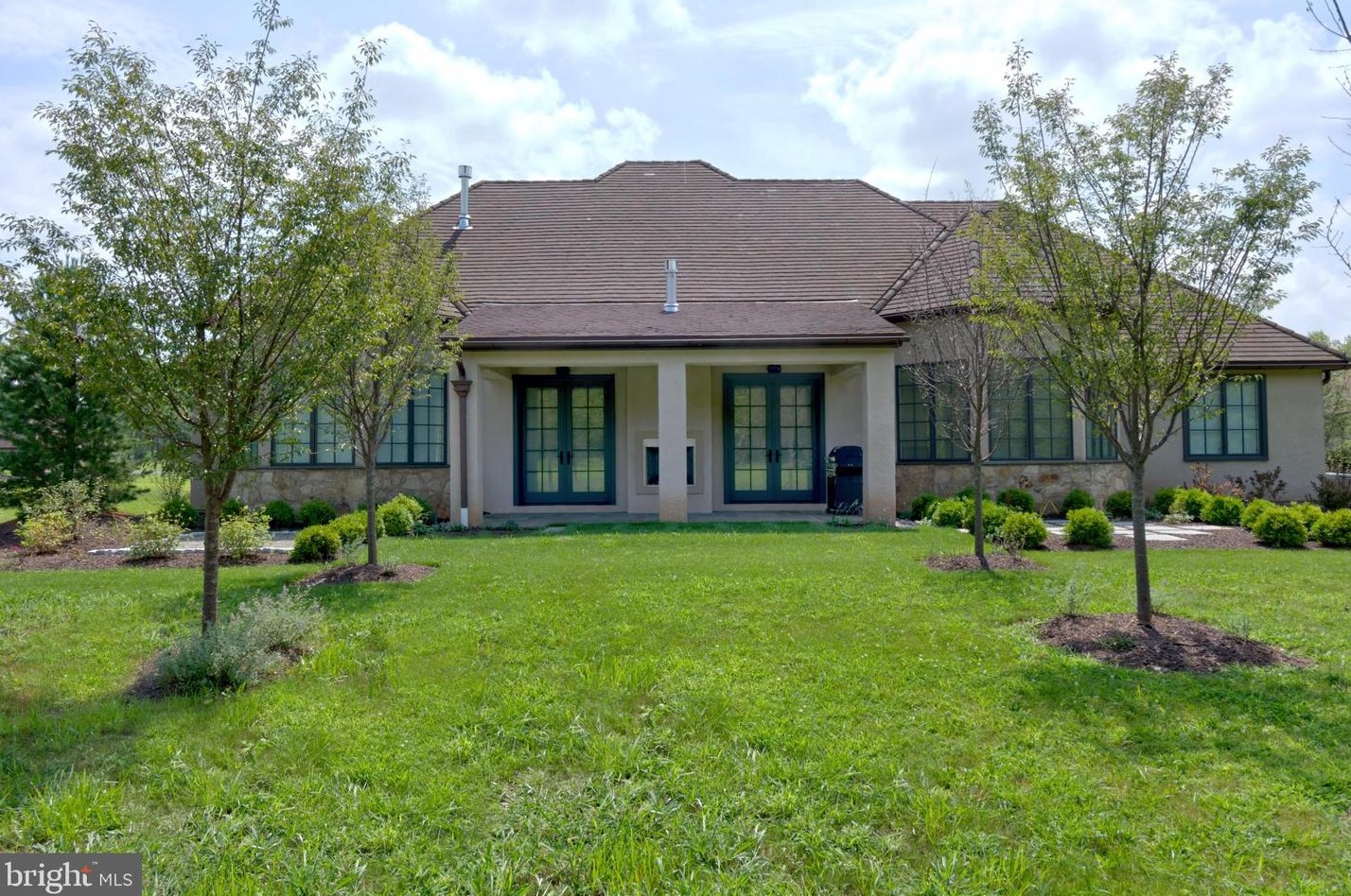 2747 Avenue Du Vlg, Bethlehem PA  18015-9117 exterior