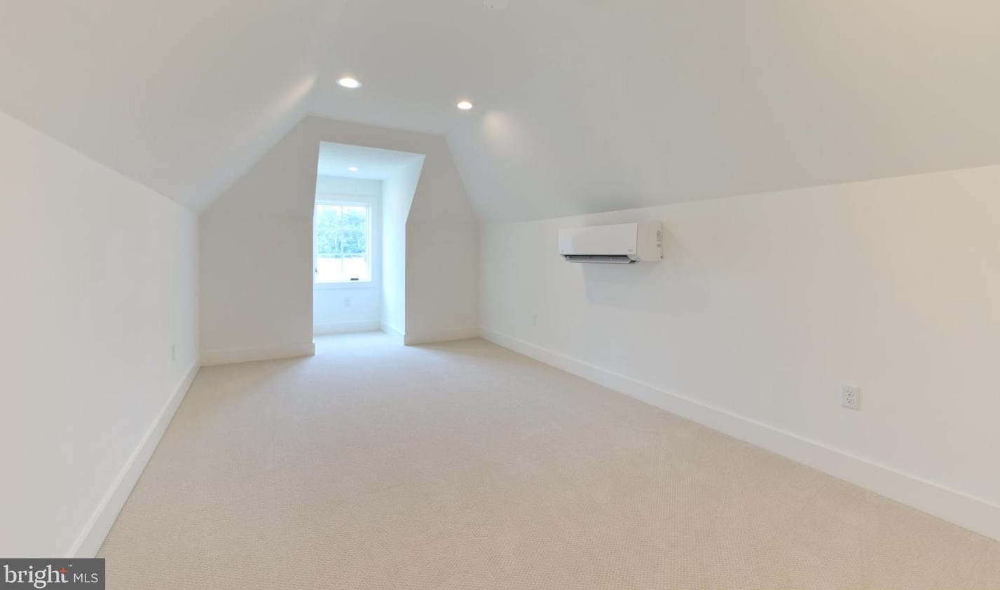 2747 Avenue Du Vlg, Bethlehem PA  18015-9117 exterior