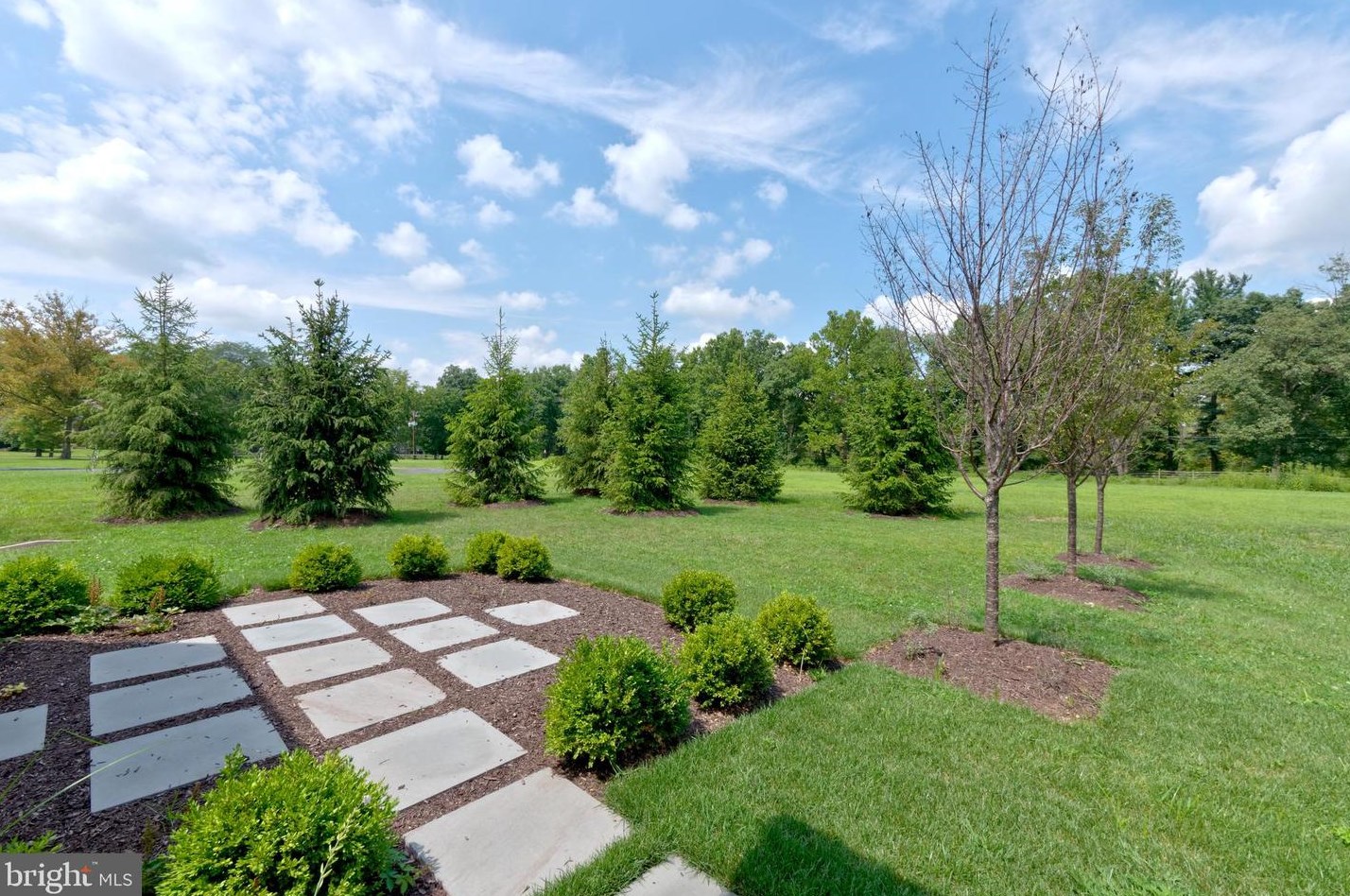 2747 Avenue Du Vlg, Bethlehem PA  18015-9117 exterior