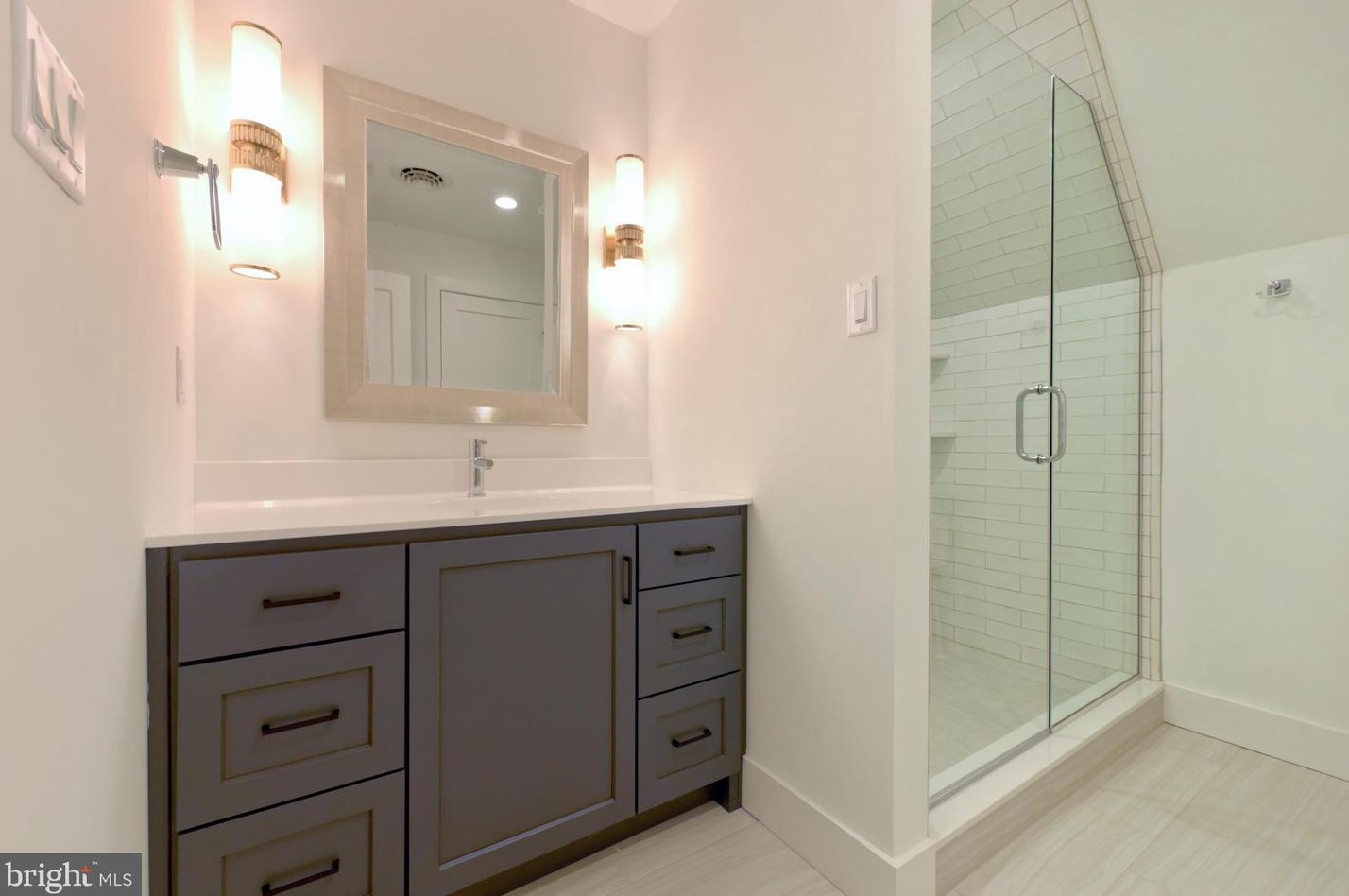 2747 Avenue Du Vlg, Bethlehem PA  18015-9117 exterior