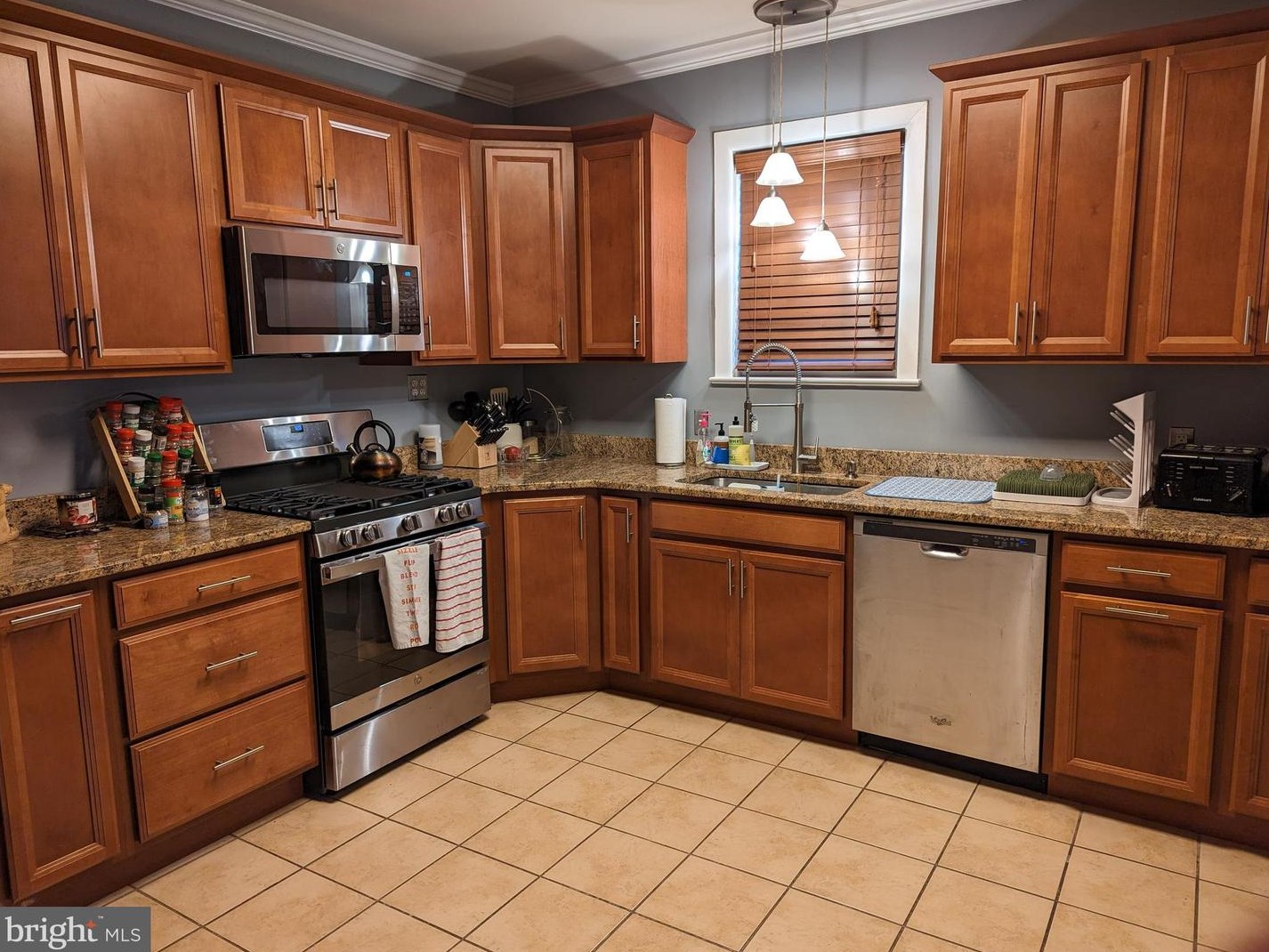 1029 Seneca St, Bethlehem PA 18015-4129 exterior