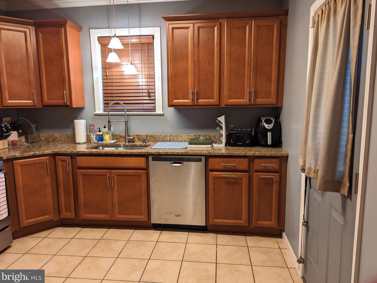 1029 Seneca St, Bethlehem PA 18015-4129 exterior