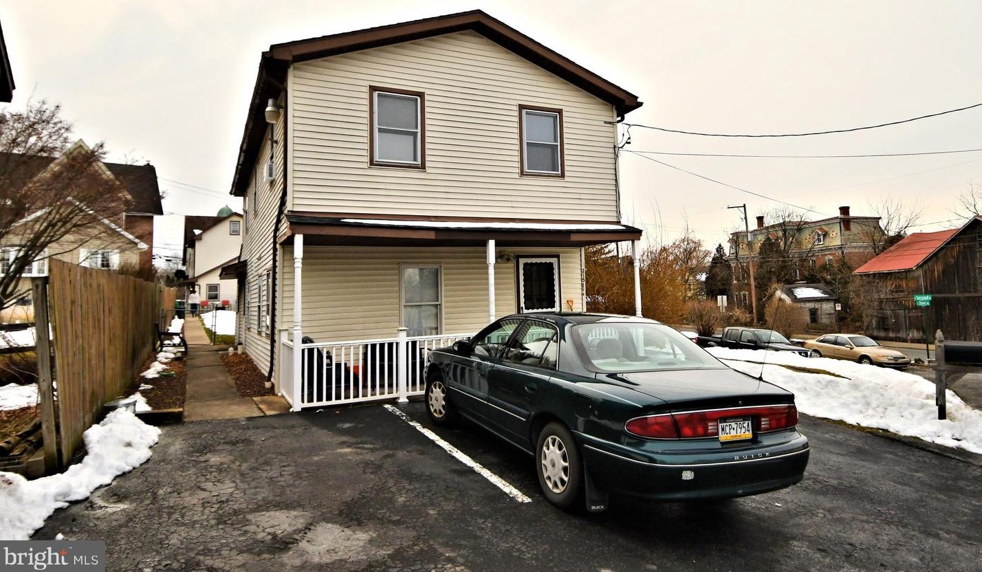 215 Franklin St, Alburtis PA 18011-5008 exterior