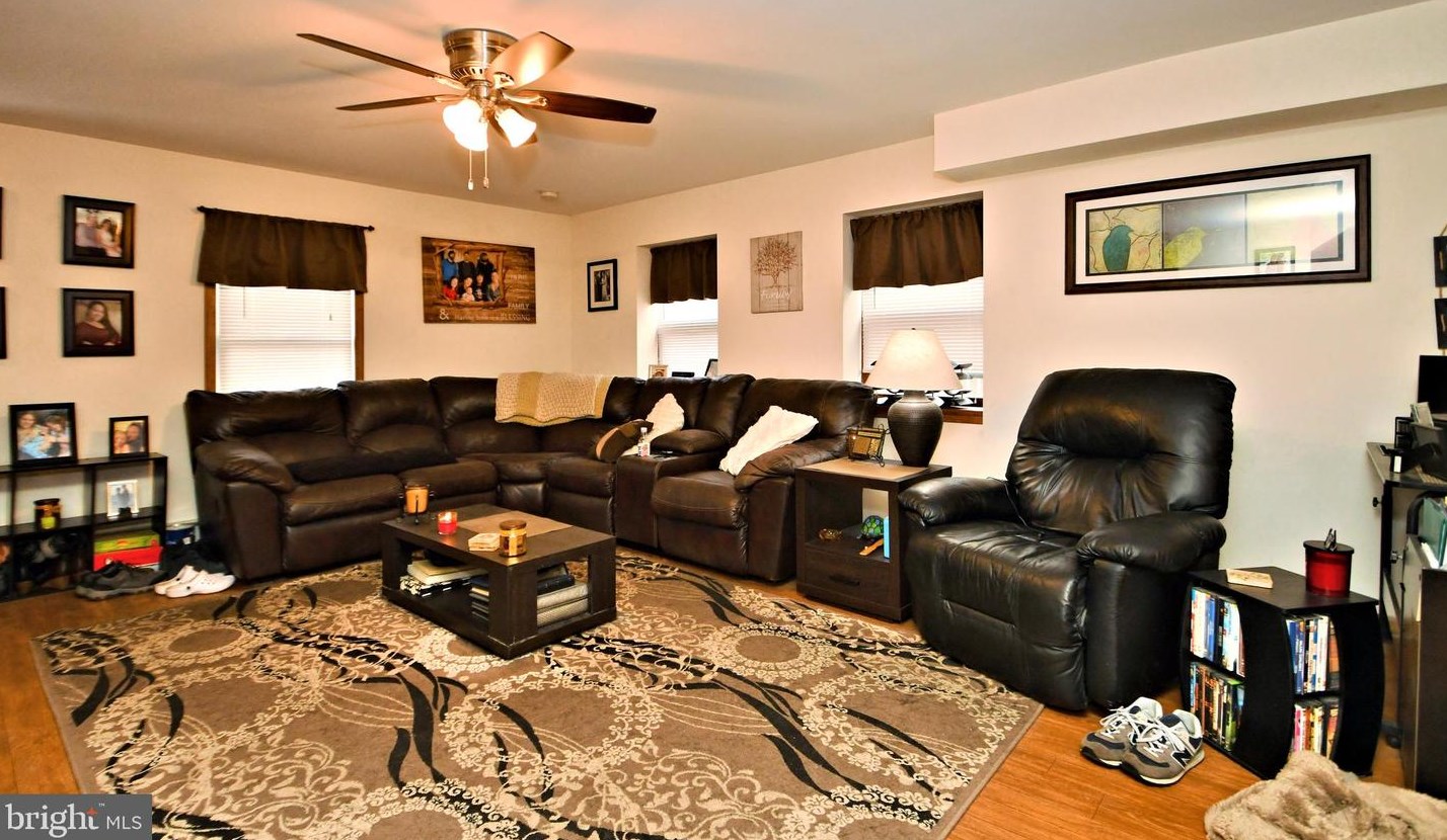 215 Franklin St, Alburtis PA 18011-5008 exterior