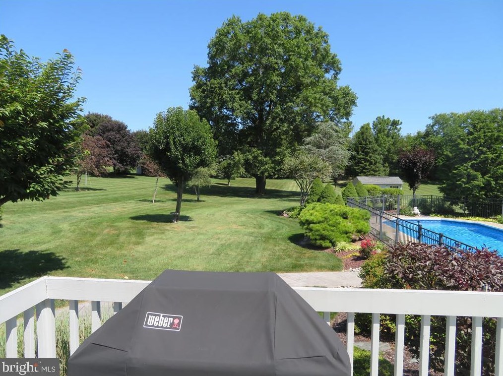 4139 Hickory Rd, Schnecksville PA  18078-2454 exterior