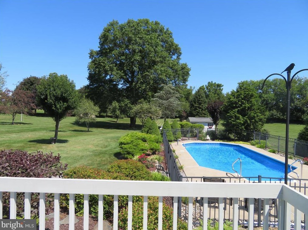 4139 Hickory Rd, Schnecksville PA  18078-2454 exterior