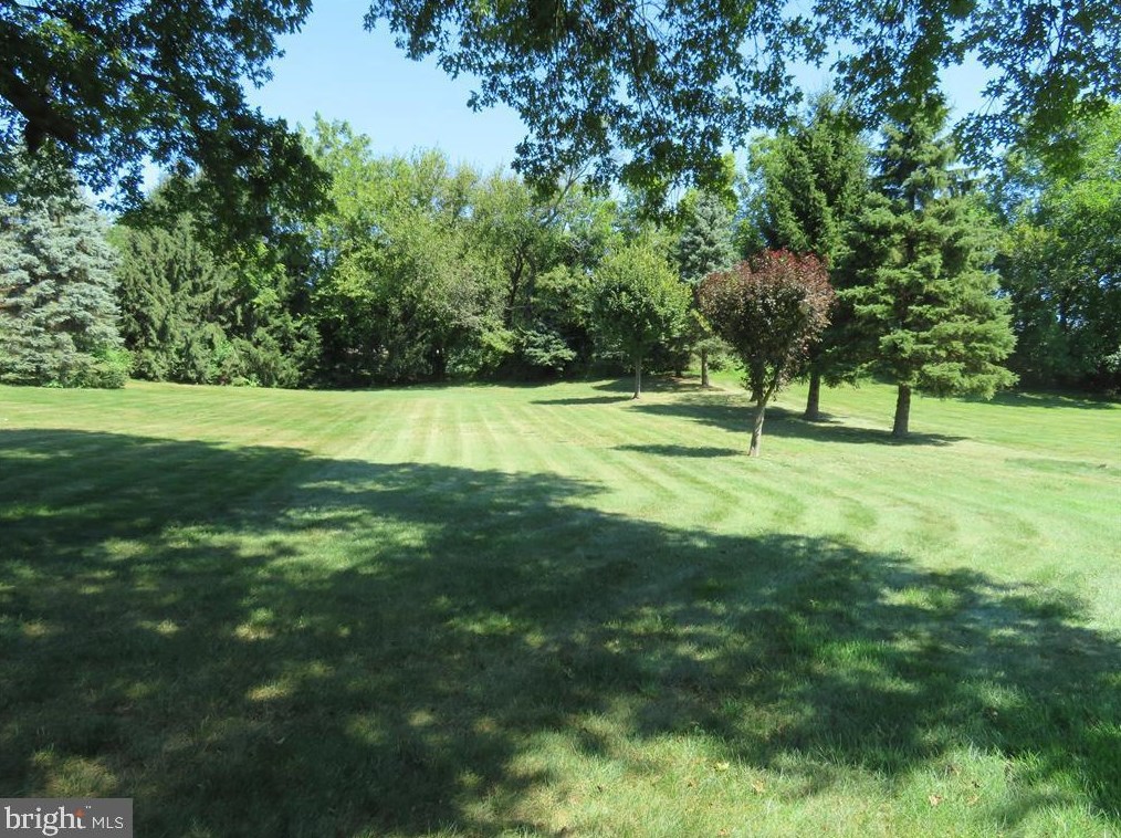 4139 Hickory Rd, Schnecksville PA  18078-2454 exterior