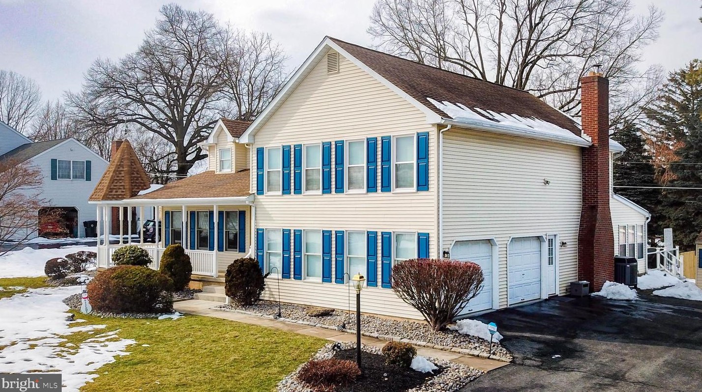 5934 Holiday Dr, Allentown PA  18104-9436 exterior