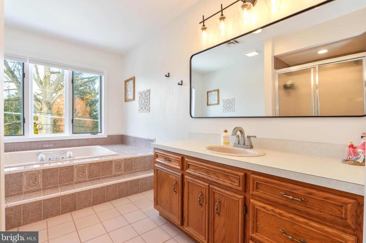 5934 Holiday Dr, Allentown PA  18104-9436 exterior