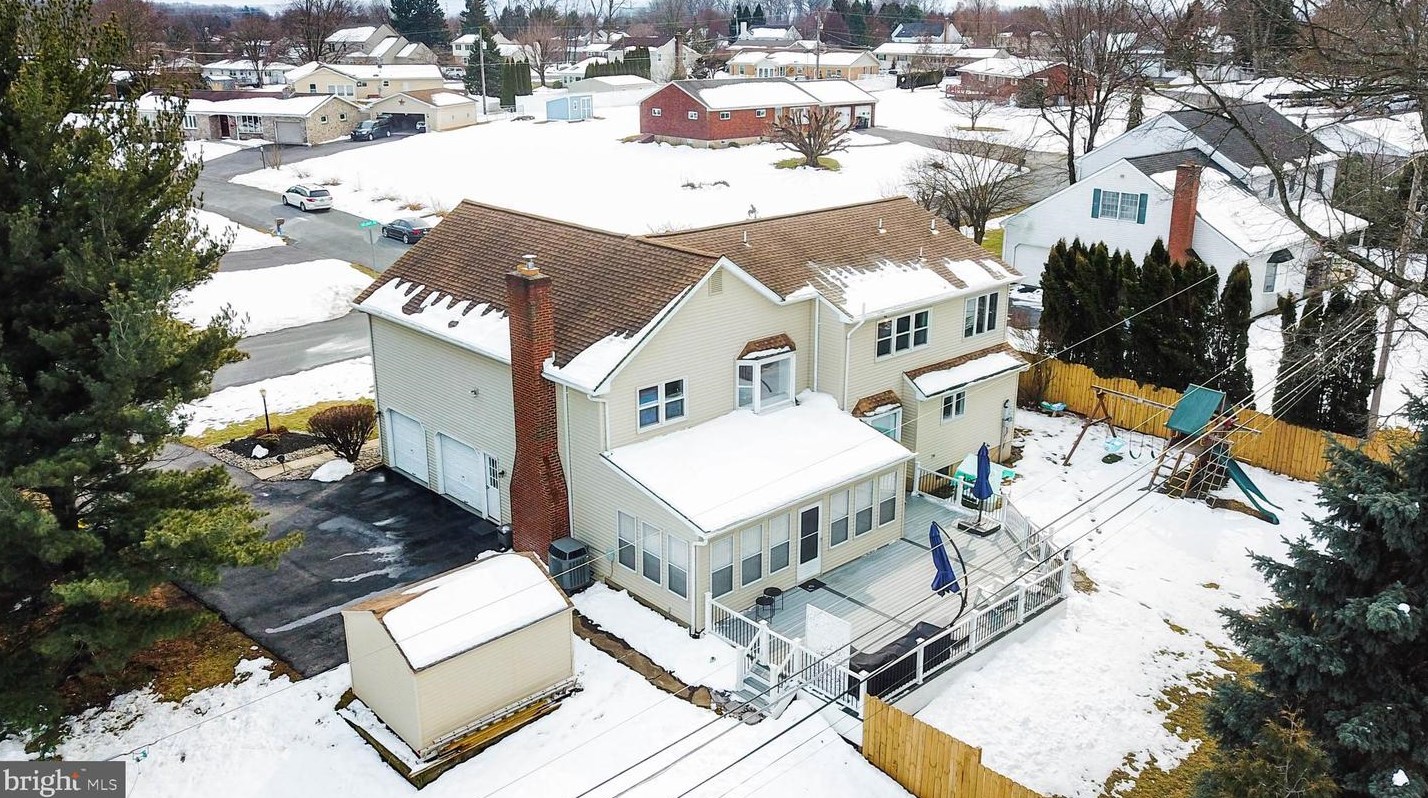 5934 Holiday Dr, Allentown PA  18104-9436 exterior