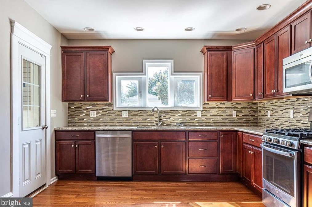 544 3 St, Emmaus PA 18049-3914 exterior