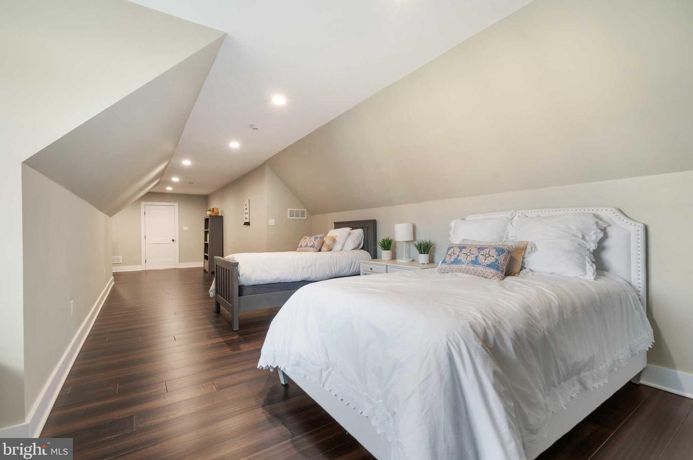 2812 Clos Renoir, Bethlehem PA  18015-9119 exterior